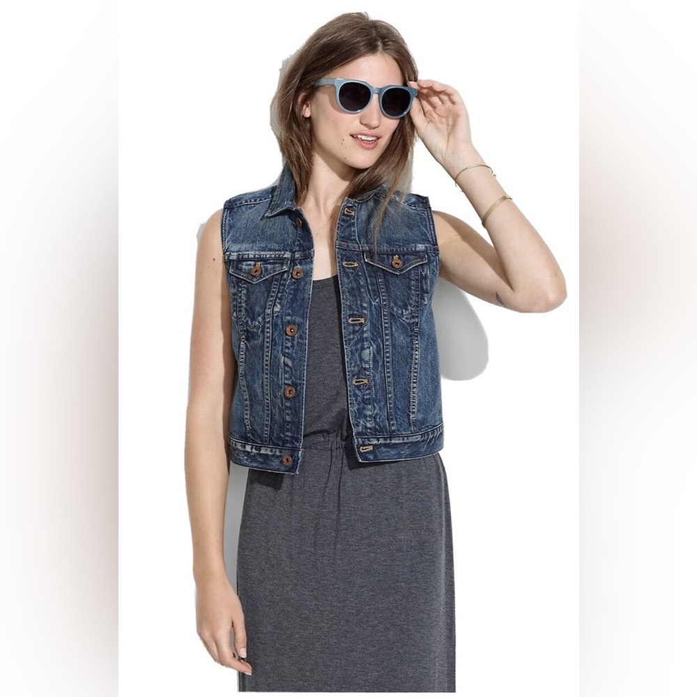Madewell Denim Vest in Medium Blue